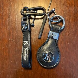 New York Yankees Black Leather Keyfob & Keychain Set